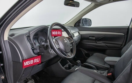 Mitsubishi Outlander III рестайлинг 3, 2014 год, 1 480 000 рублей, 10 фотография