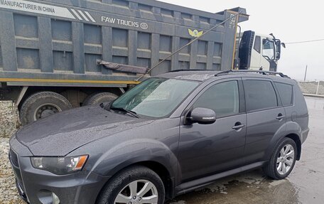 Mitsubishi Outlander III рестайлинг 3, 2012 год, 895 000 рублей, 2 фотография