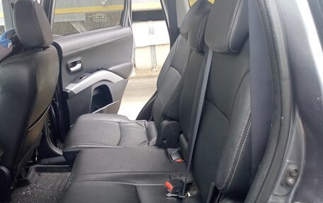 Mitsubishi Outlander III рестайлинг 3, 2012 год, 895 000 рублей, 18 фотография