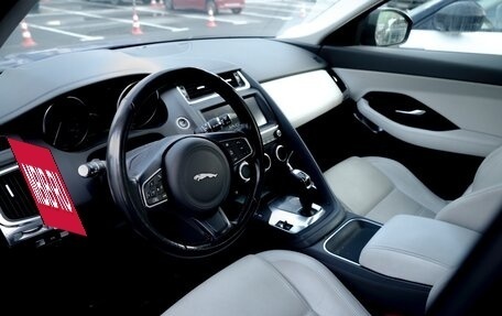 Jaguar E-Pace, 2018 год, 3 000 000 рублей, 2 фотография