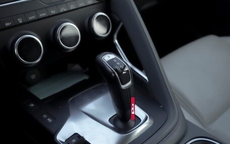 Jaguar E-Pace, 2018 год, 3 000 000 рублей, 11 фотография