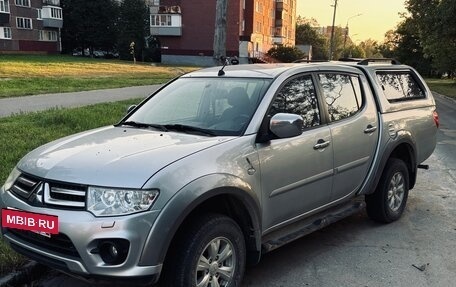 Mitsubishi L200 IV рестайлинг, 2014 год, 1 735 000 рублей, 2 фотография