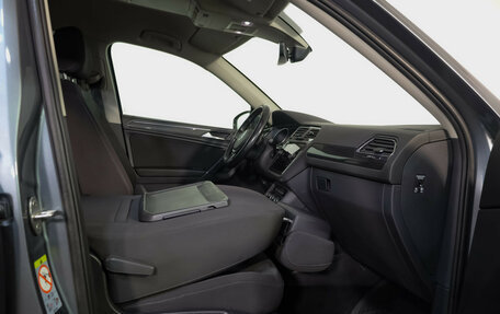 Volkswagen Tiguan II, 2019 год, 2 049 000 рублей, 26 фотография