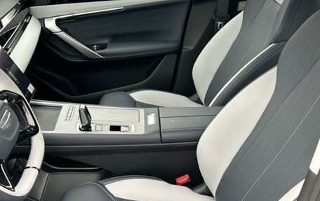 Geely Atlas, 2024 год, 2 700 000 рублей, 3 фотография