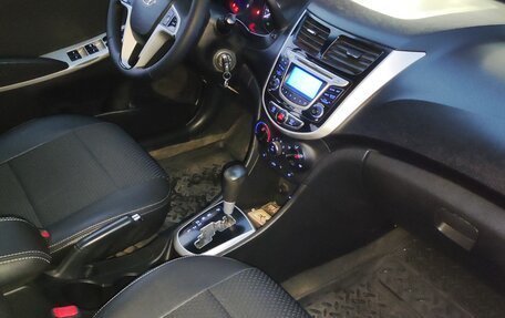 Hyundai Solaris II рестайлинг, 2013 год, 780 000 рублей, 13 фотография