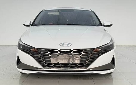Hyundai Elantra, 2022 год, 1 350 000 рублей, 2 фотография