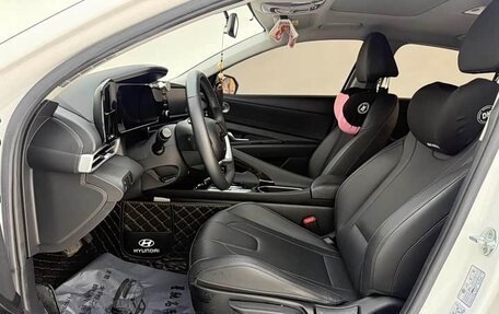 Hyundai Elantra, 2022 год, 1 350 000 рублей, 5 фотография