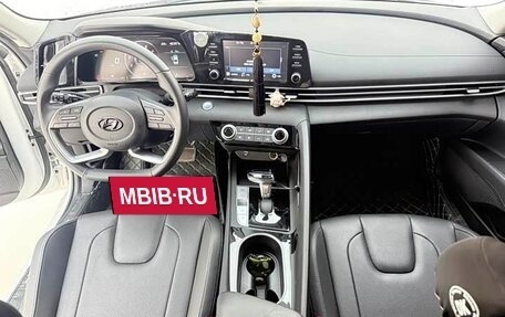 Hyundai Elantra, 2022 год, 1 350 000 рублей, 4 фотография