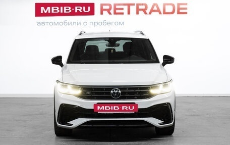 Volkswagen Tiguan II, 2021 год, 3 979 000 рублей, 3 фотография