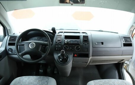 Volkswagen Transporter T5 рестайлинг, 2004 год, 670 000 рублей, 15 фотография