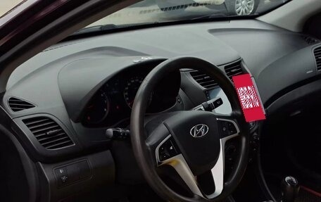 Hyundai Solaris II рестайлинг, 2012 год, 800 000 рублей, 3 фотография