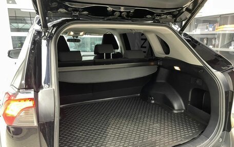 Toyota RAV4, 2019 год, 3 570 000 рублей, 10 фотография