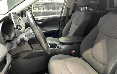 Toyota RAV4, 2019 год, 3 570 000 рублей, 12 фотография