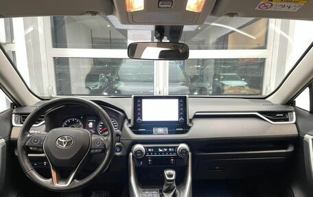 Toyota RAV4, 2019 год, 3 570 000 рублей, 14 фотография