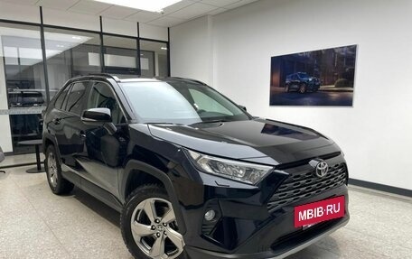 Toyota RAV4, 2019 год, 3 570 000 рублей, 4 фотография