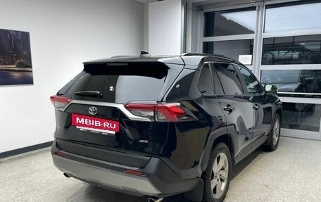Toyota RAV4, 2019 год, 3 570 000 рублей, 5 фотография