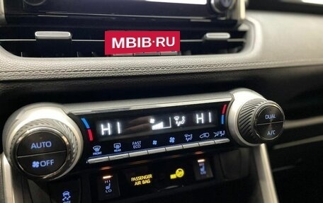 Toyota RAV4, 2019 год, 3 570 000 рублей, 18 фотография