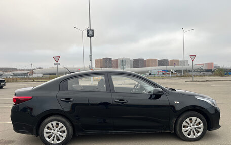 KIA Rio IV, 2018 год, 1 370 000 рублей, 5 фотография