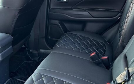 Mitsubishi Outlander III рестайлинг 3, 2022 год, 2 500 000 рублей, 7 фотография