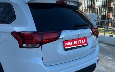 Mitsubishi Outlander III рестайлинг 3, 2022 год, 2 500 000 рублей, 9 фотография