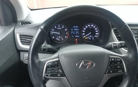 Hyundai Solaris II рестайлинг, 2017 год, 1 050 000 рублей, 1 фотография