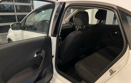 Volkswagen Polo VI (EU Market), 2013 год, 860 000 рублей, 17 фотография