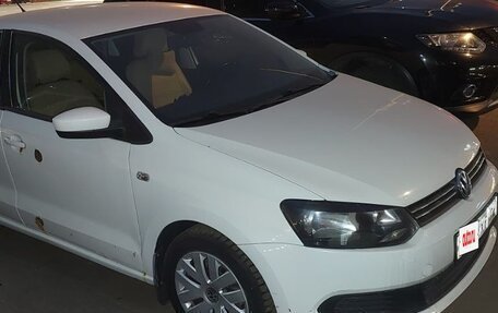 Volkswagen Polo VI (EU Market), 2012 год, 800 000 рублей, 2 фотография