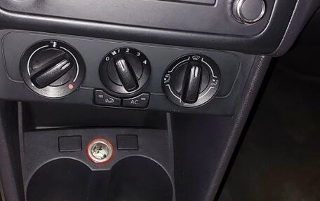 Volkswagen Polo VI (EU Market), 2012 год, 800 000 рублей, 8 фотография