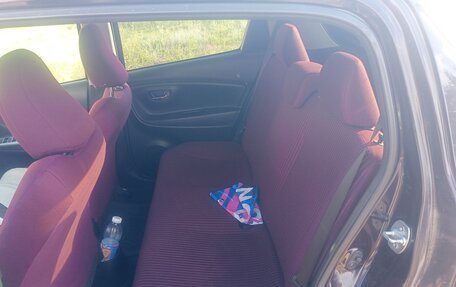 Toyota Vitz, 2014 год, 720 000 рублей, 5 фотография