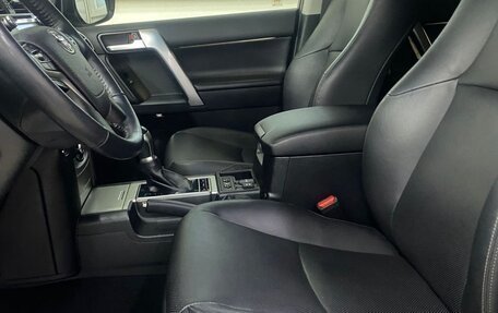 Toyota Land Cruiser Prado 150 рестайлинг 2, 2018 год, 5 600 000 рублей, 8 фотография