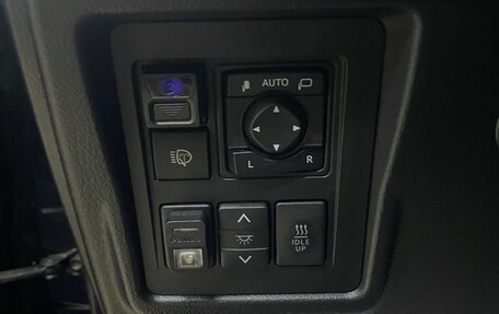 Toyota Land Cruiser Prado 150 рестайлинг 2, 2018 год, 5 600 000 рублей, 16 фотография