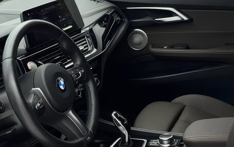 BMW 1 серия, 2022 год, 2 100 000 рублей, 10 фотография