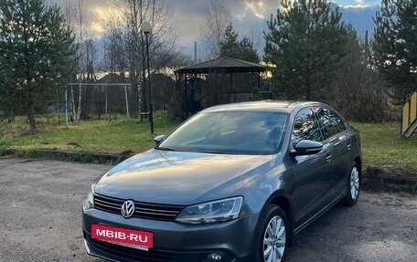 Volkswagen Jetta VI, 2014 год, 1 370 000 рублей, 2 фотография