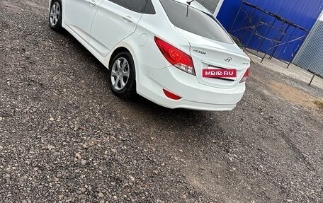 Hyundai Solaris II рестайлинг, 2013 год, 620 000 рублей, 3 фотография