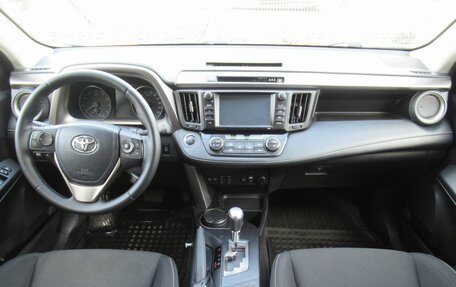 Toyota RAV4, 2018 год, 2 415 000 рублей, 14 фотография