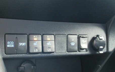 Toyota RAV4, 2018 год, 2 415 000 рублей, 18 фотография