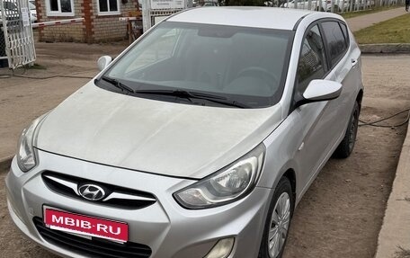 Hyundai Solaris II рестайлинг, 2011 год, 750 000 рублей, 1 фотография