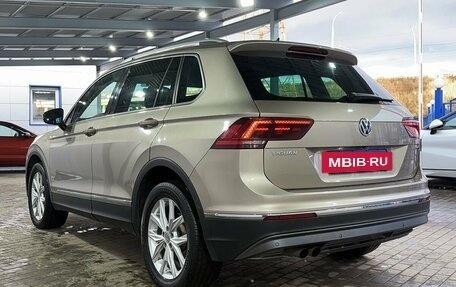 Volkswagen Tiguan II, 2018 год, 2 599 000 рублей, 3 фотография
