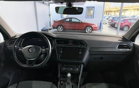 Volkswagen Tiguan II, 2018 год, 2 599 000 рублей, 10 фотография