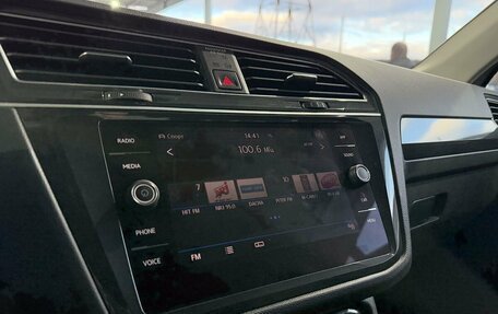 Volkswagen Tiguan II, 2018 год, 2 599 000 рублей, 13 фотография