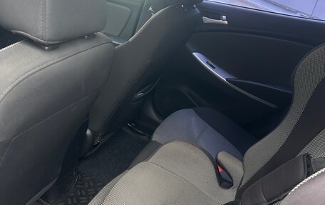 Hyundai Solaris II рестайлинг, 2011 год, 750 000 рублей, 18 фотография