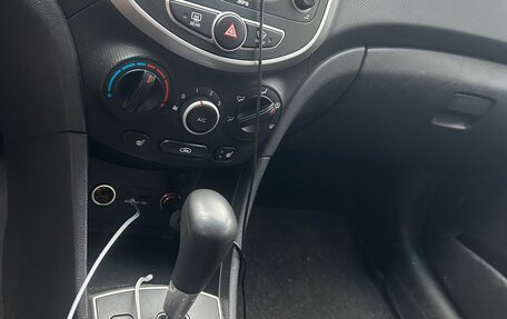 Hyundai Solaris II рестайлинг, 2011 год, 750 000 рублей, 17 фотография