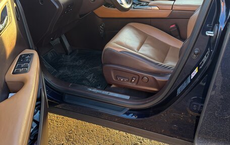 Lexus RX IV рестайлинг, 2019 год, 4 200 000 рублей, 7 фотография