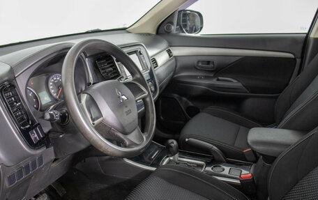 Mitsubishi Outlander III рестайлинг 3, 2017 год, 1 540 000 рублей, 10 фотография