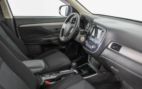 Mitsubishi Outlander III рестайлинг 3, 2017 год, 1 540 000 рублей, 9 фотография