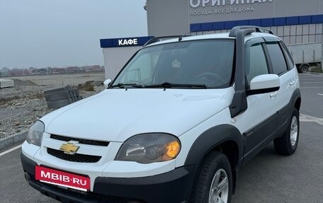 Chevrolet Niva I рестайлинг, 2018 год, 750 000 рублей, 2 фотография