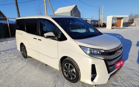Toyota Noah III, 2020 год, 2 750 000 рублей, 1 фотография