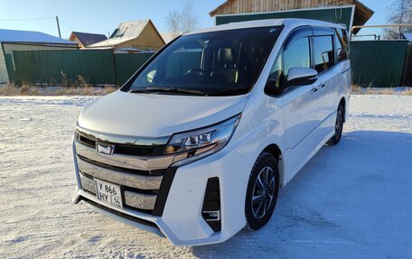 Toyota Noah III, 2020 год, 2 750 000 рублей, 3 фотография
