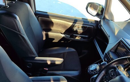 Toyota Noah III, 2020 год, 2 750 000 рублей, 12 фотография