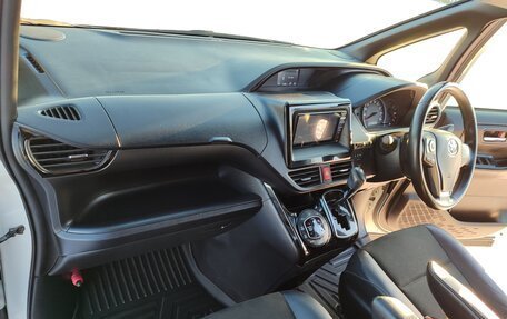 Toyota Noah III, 2020 год, 2 750 000 рублей, 13 фотография